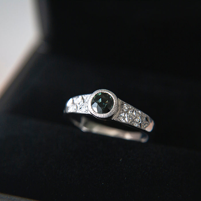 Anillo turmalina y zafiros