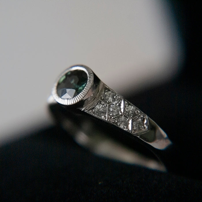 Anillo turmalina y zafiros