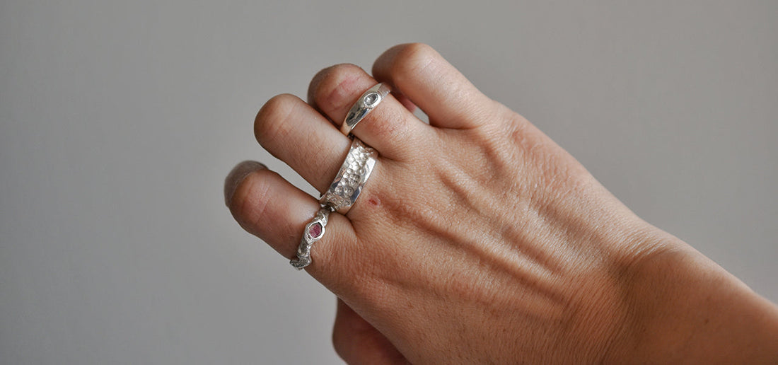 ¿En qué dedo usas tus anillos?