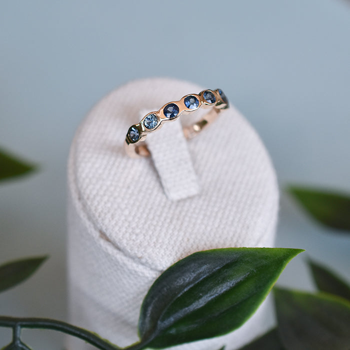 Anillo oro y zafiros