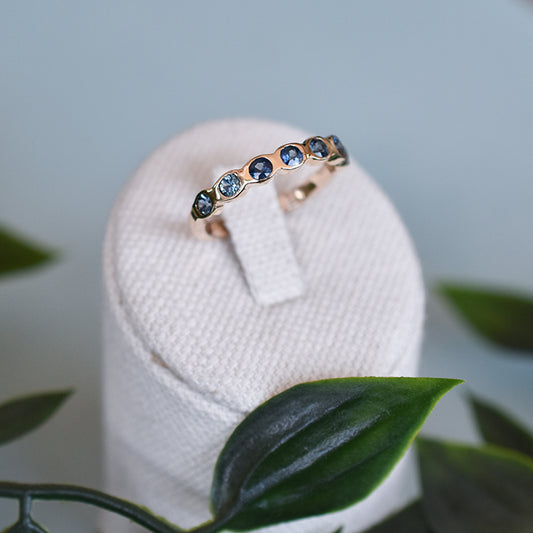 Anillo oro y zafiros