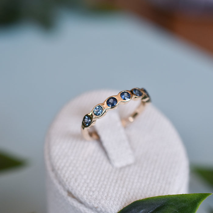 Anillo oro y zafiros