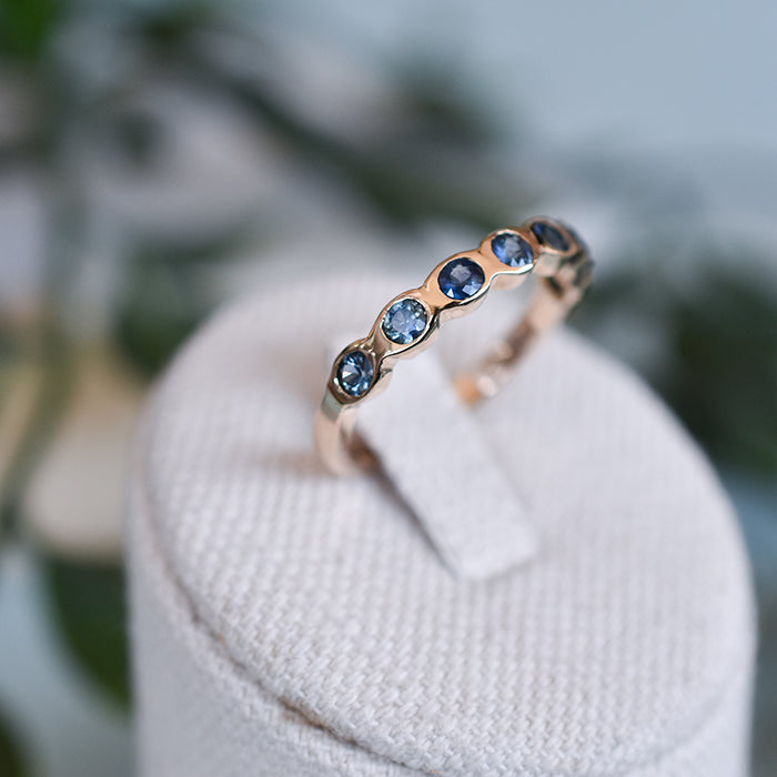 Anillo oro y zafiros