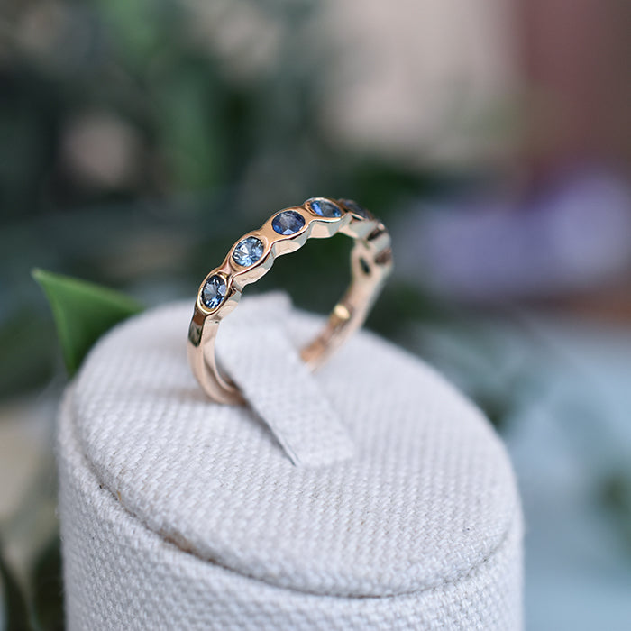 Anillo oro y zafiros