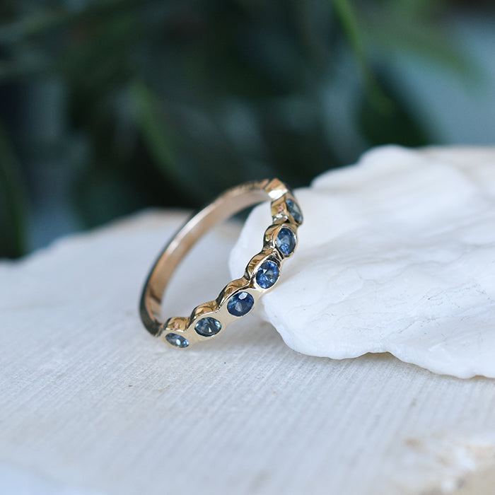 Anillo oro y zafiros