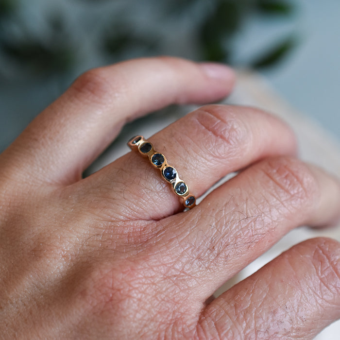 Anillo oro y zafiros